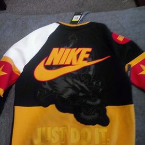 Mens NSW sweatshirt size small brand new..retail i